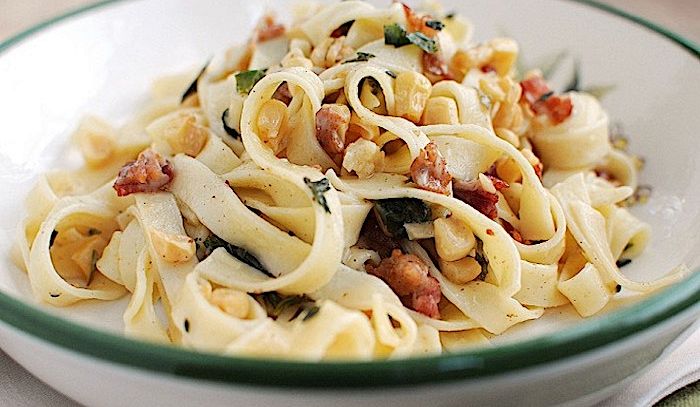 Ricetta pasta alla carbonara con mais e peperoncino