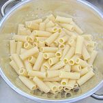 Pennoni con tacchino e piselli