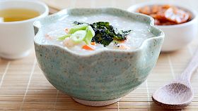 Porridge di riso coreano con gamberi