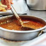 Cottura della salsa di arachidi