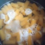 Rigatoni con piselli e pancetta croccante