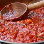 Uova al forno in salsa piccante