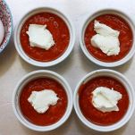 Uova al forno in salsa piccante