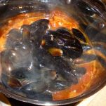 Zuppetta di cozze con pomodoro e basilico