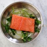 Burritos di salmone e riso