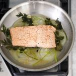 Burritos di salmone e riso