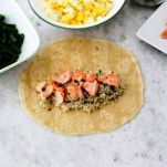 Burritos di salmone e riso