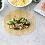 Burritos di salmone e riso