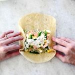 Burritos di salmone e riso