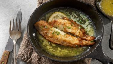 Filetto di pesce in padella al limone e scalogno