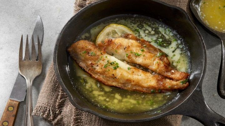 Filetto di pesce in padella al limone e scalogno