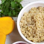 Insalata di quinoa, mango e avocado