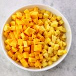 Macedonia di mango, ananas e kiwi