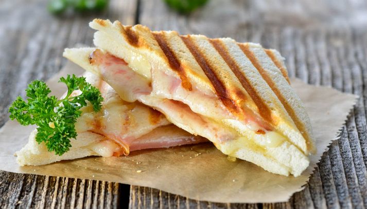 Sandwich bacon e formaggio