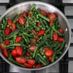 Sauté di fagiolini, piselli e pomodorini