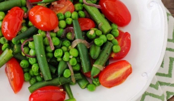 Sauté di fagiolini, piselli e pomodorini