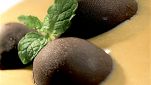 Sfere di cioccolato con crema alla liquirizia