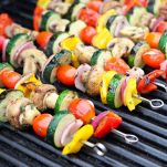 Spiedini di verdure e funghi