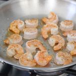 Zuppa di gamberi con feta