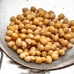 Zuppa di broccoli con ceci al curry