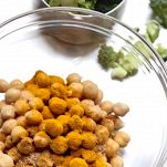 Zuppa di broccoli con ceci al curry