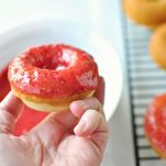 Biscotti alla glassa di fragole