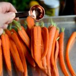 Carote arrostite con salsa thaini