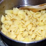 Conchiglie con asparagi, caprino e yogurt
