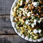 Conchiglie con asparagi, caprino e yogurt