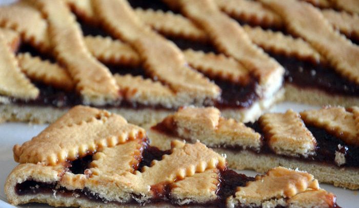 Crostata con la marmellata di fragole vegana