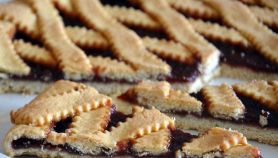 Crostata con la marmellata di fragole vegana