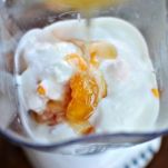 Frappè di pesca al miele e datteri