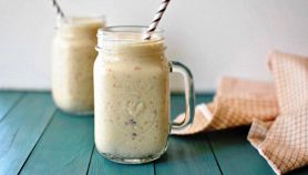 Frappè di pesche al miele e datteri