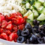 Insalata con salsa alla feta