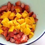 Insalata di fragole e mango