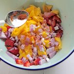 Insalata di fragole e mango