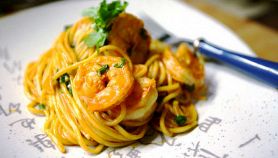 Spaghetti alla chitarra gamberi e pomodoro