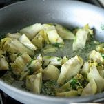 Spaghetti con pesto di carciofi