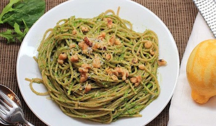 Spaghetti con carciofi in pesto ricetta