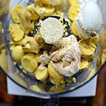 Uova farcite alle erbe e caprino