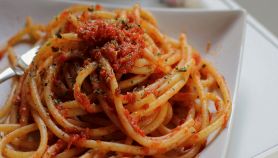 Bucatini alla pizzaiola