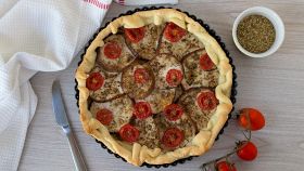 Croccante sotto e ricca di verdure sopra: una fetta tira l’altra