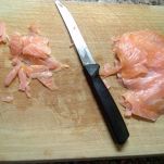 Fusilli al pesto di zucchine e salmone