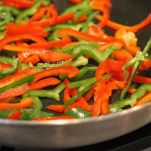 Fusilli all&#8217;insalata con verdure e salsiccia
