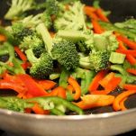 Fusilli all&#8217;insalata con verdure e salsiccia