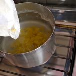 Fusilli integrali piselli e zucchine