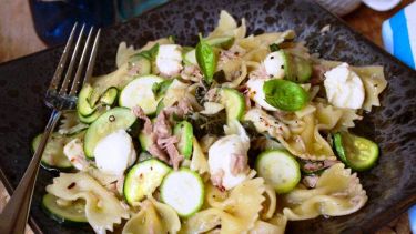 Pasta con zucchine e tonno