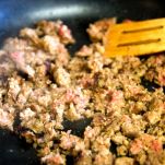 Penne con melanzane e salsiccia