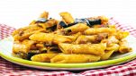 Penne con melanzane e salsiccia