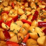 Peperoni e patate al forno